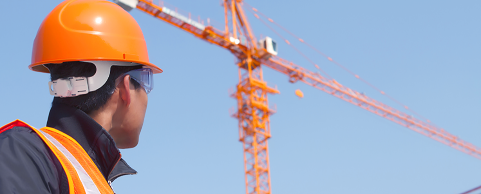 Contrution worker looking at crane