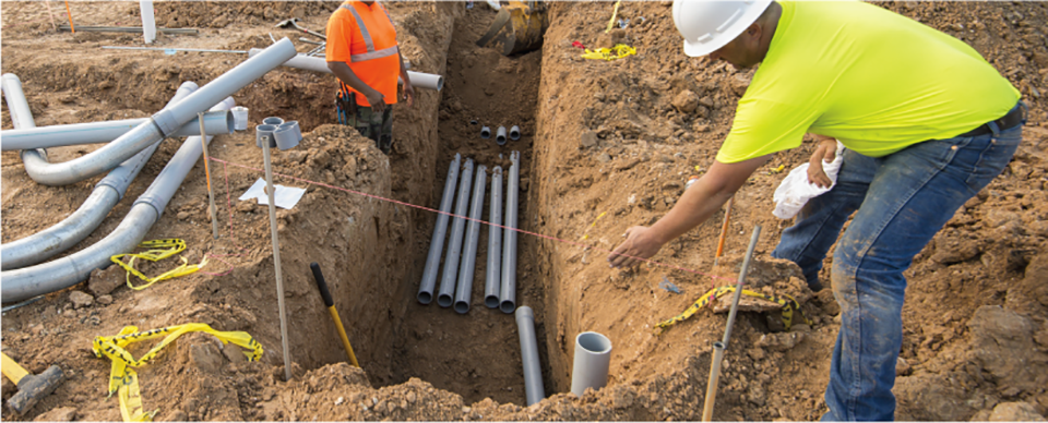 Contruction working laying pipe